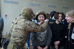 <strong>Офицеры отряда «Гром» проводят «Уроки мужества» для школьников в Приморье. Фото - пресс-служба УМВД России по Приморскому краю </strong>