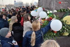 <strong>Во Владивостоке сотни горожан почтили память погибших при пожаре в Кемерово</strong>