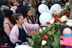 <strong>Во Владивостоке сотни горожан почтили память погибших при пожаре в Кемерово</strong>