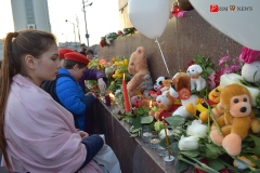 <strong>Во Владивостоке сотни горожан почтили память погибших при пожаре в Кемерово</strong>