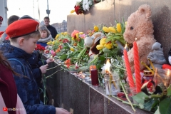 <strong>Во Владивостоке сотни горожан почтили память погибших при пожаре в Кемерово</strong>