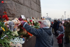 <strong>Во Владивостоке сотни горожан почтили память погибших при пожаре в Кемерово</strong>