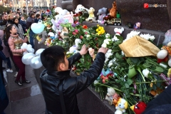 <strong>Во Владивостоке сотни горожан почтили память погибших при пожаре в Кемерово</strong>