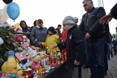 <strong>Во Владивостоке сотни горожан почтили память погибших при пожаре в Кемерово</strong>