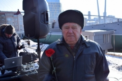 <strong>К 12 часам у Стены памяти мемориального комплекса «Боевая слава ТОФ» собралось более ста человек среди которых были те, кто пережил блокаду Ленинграда</strong>