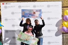 <strong>Гостям было предложено сфотографироваться в инкассаторском автомобиле и фотобудке</strong>