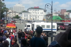 Недалеко были сотрудники полиции и специальный автомобиль