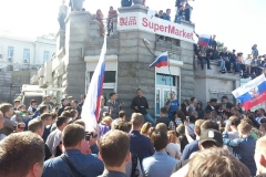 Выступлением депутата Законодательного собрания Приморского края Артема Самсонова уличная акция фактически завершилась