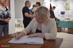 <strong>Участники пресс-конференции тоже оставили в книге отзывов своё мнение</strong>