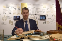 <strong>Директор АО «Владхлеб» Дмитрий Шинкаренко тоже посидел за столом своего бывшего коллеги</strong>