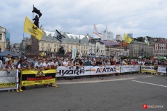 <strong>Красивые машины, блистательные девушки: во Владивостоке стартовал фестиваль ZvukDV</strong>