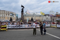 <strong>Красивые машины, блистательные девушки: во Владивостоке стартовал фестиваль ZvukDV</strong>
