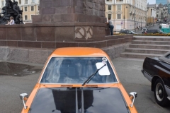 <strong>Владельцы машин выставили своих "железных коней" напоказ, они готовы были подробнее рассказать о них всем желающим более подробнее</strong>