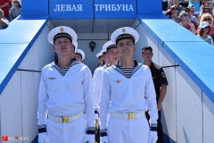 <strong>Гостям и жителям Владивостока представилась редкая возможность наблюдать военных моряков в белой парадной форме</strong>