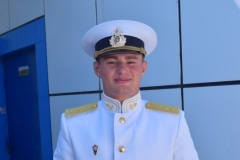 <strong>Гостям и жителям Владивостока представилась редкая возможность наблюдать военных моряков в белой парадной форме</strong>