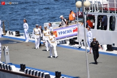 <strong>Началось все с обхода на катере командующим Тихоокеанским флотом (ТОФ) адмиралом Сергеем Авакянцем парадного строя кораблей, стоящих в акватории Амурского залива</strong>