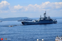 <strong>Завершилось шоу высадкой на Водную станцию ТОФ десяти бронетранспортеров БТР-80 с большого десантного корабля «Пересвет» при артиллерийской поддержке большого противолодочного корабля «Адмирал Трибуц»</strong>
