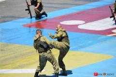 <strong>Морские пехотинцы продемонстрировали зрителям мастерство рукопашного боя</strong>