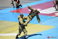 <strong>Морские пехотинцы продемонстрировали зрителям мастерство рукопашного боя</strong>