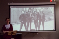 <strong>На экране фото группы The Clash</strong>