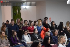 <strong>Аудитория была заполнена полностью и многим приходилось слушать стоя</strong>