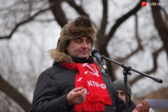 <strong>Больше всех выступал депутат Артём Самсонов, который предложил провести повторное собрание 19 марта 2017 года</strong>