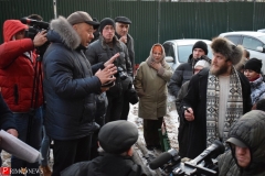 Как рассказал депутат Константин Богданенко, он общался с депутатом городской думы Дмитрием Сулеевым, который стоит за этим строительством, и Сулеев сказал, что не смог бы приехать на собрание из-за занятости