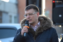 <strong>Зам. начальника Управления градостроительства и архитектуры администрации города Владивостока Пётр Карпов выступает перед горожанами</strong>