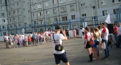 <strong>Несколько десятков местных жителей вышли поддержать участников акции "Спасем Змеинку"</strong>
