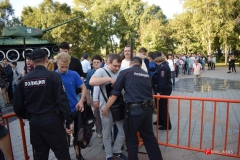 <strong>Полицейские вели досмотр сумок и содержимое карманов желающих посетить митинг</strong>