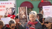 Многие участники пикета принесли с собой плакаты и транспаранты с изображениями животных