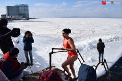 <strong>"Моржи" на личном примере призвали заниматься зимним плаванием</strong>