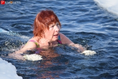 <strong>"Моржи" на личном примере призвали заниматься зимним плаванием</strong>