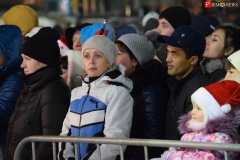 <strong>Постепенно вся центральная площадь полностью заполнилась горожанами</strong>