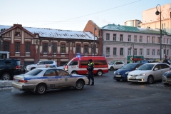 <strong>Сотрудники ДПС перекрыли въезд на площадь Семёновскую</strong>