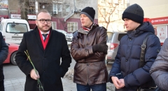 <strong>На открытии памятной доски присутствовали горожане и представители Законодательной власти Приморского края</strong>