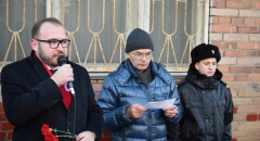 <strong>Депутат Законодательного собрания, руководитель фракции КПРФ в Законодательном собрании Приморского края, Анатолий Долгачев (крайний слева)</strong>