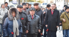 <strong>На открытии памятной доски присутствовали горожане и представители Законодательной власти Приморского края</strong>