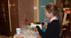 На открытии XIII Международного джазового фестиваля зрители общались и пили шампанское