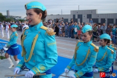 Церемонию открыли барабанщицы Дальрыбвтуза