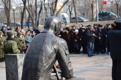 <strong>На церемонию пришло около 250 человек, среди них были ветераны Афганской войны, их родственники, школьники, представители власти и общественности</strong>