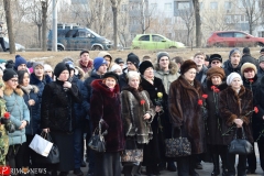 <strong>На церемонию пришло около 250 человек, среди них были ветераны Афганской войны, их родственники, школьники, представители власти и общественности</strong>