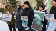 Некоторые участники пикета согревались горячим кофе, так как было довольно холодно