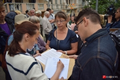 <strong>Помимо отсутствия информации, жители недовольны и тем, что установленный забор вышел за пределы участка, которым ведает застройщик</strong>