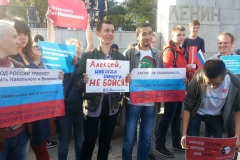 <strong>Несколько десятков сторонников оппозиционного политика Алексея Навального собрались во Владивостоке 7 октября на Привокзальной площади Владивостока у памятника Владимиру Ленину</strong>