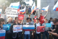 <strong>Несколько десятков сторонников оппозиционного политика Алексея Навального собрались во Владивостоке 7 октября на Привокзальной площади Владивостока у памятника Владимиру Ленину</strong>