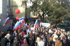 <strong>Несколько десятков сторонников оппозиционного политика Алексея Навального собрались во Владивостоке 7 октября на Привокзальной площади Владивостока у памятника Владимиру Ленину</strong>
