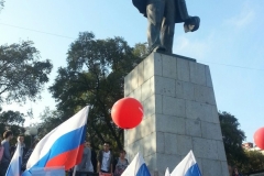 <strong>Несколько десятков сторонников оппозиционного политика Алексея Навального собрались во Владивостоке 7 октября на Привокзальной площади Владивостока у памятника Владимиру Ленину</strong>