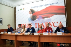 <strong>О премьере спектакля «Алые паруса», которая состоится 30 июня, рассказали на пресс-конференции в Приморском краевом драматическом театре молодежи</strong>