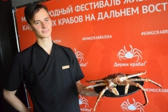 <strong>Журналистам показали живого краба</strong>